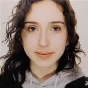 Profesora de menores y extranjeros no acompañados con la escritura y pronunciación del español.